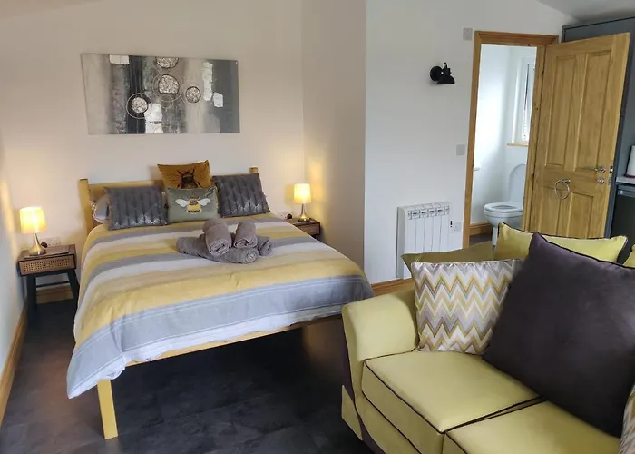Bumble Bee Cabin