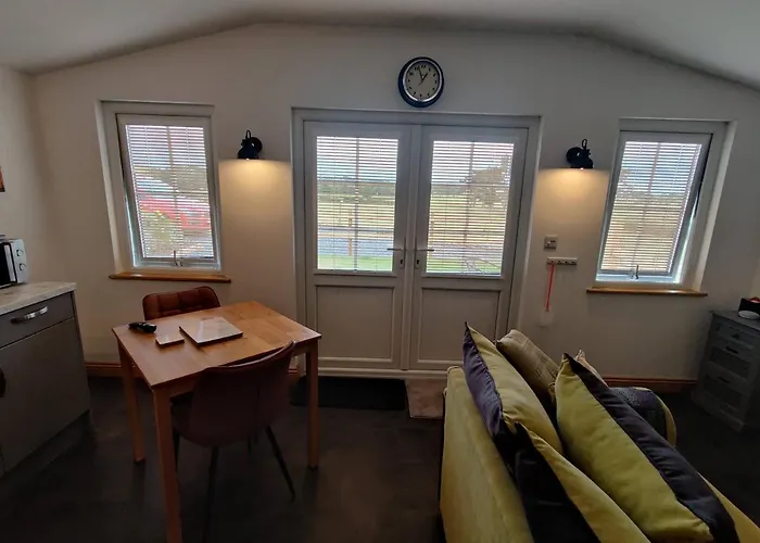 Bumble Bee Cabin